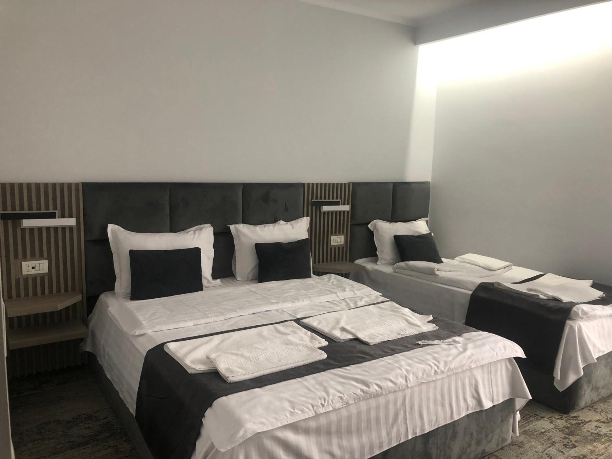 Hotel Sub Cetate Rîşnov Exterior foto